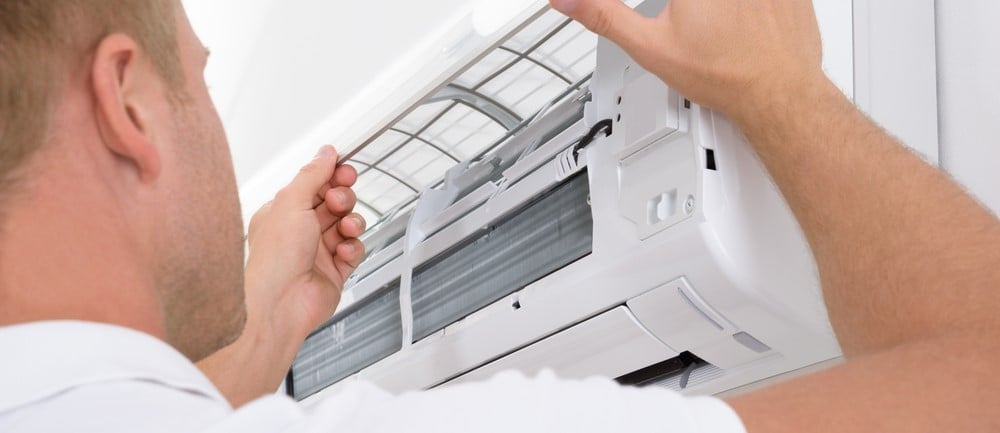 Technicool Air conditioning engineer repairing air-conditioner